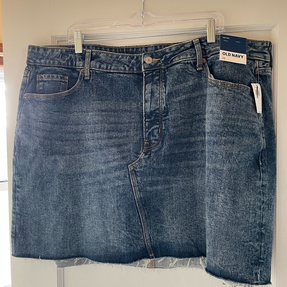 High-Waist Denim Skirt with Fringe - Picture 7 of 10